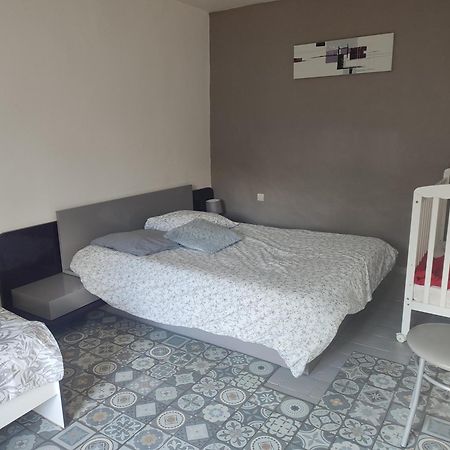Maison Plain Pied, 2 Chambres, Longere Typique , Fraiche, Dans Bourg Avec Tous Commerces Luçay-le-Mâle Εξωτερικό φωτογραφία